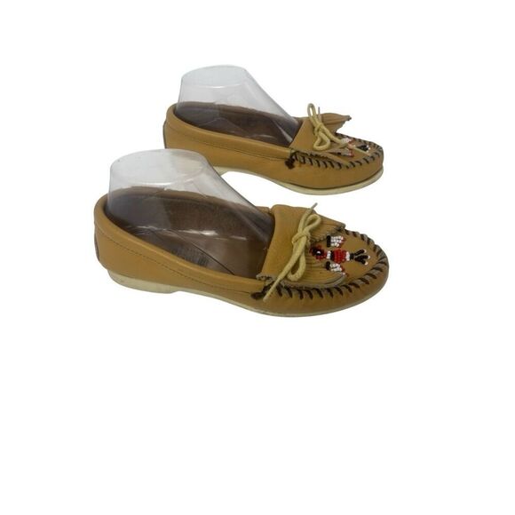 Minnetonka tan leather moccasins with beaded thunderbird design - Picture 6 of 8